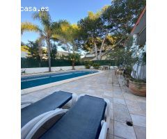 ¡EN VENTA! EXCLUSIVO CHALET CON PISCINA Y JARDÍN PRIVADO¡¡