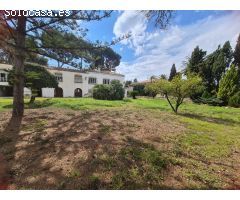 SE VENDE CHALET EN MUY BUENA ZONA CON PARCELA A 5 MINUTOS DE LA PLAYA