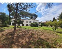SE VENDE CHALET EN MUY BUENA ZONA CON PARCELA A 5 MINUTOS DE LA PLAYA