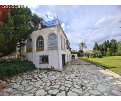 SE VENDE CHALET EN MUY BUENA ZONA CON PARCELA A 5 MINUTOS DE LA PLAYA