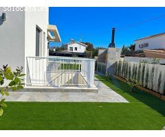 SE VENDE VILLA / A ESTRENAR / CAMPELLO