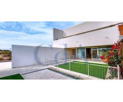 SE VENDE BUNGALOW / PISCINA COMUNITARIA / TORREVIEJA