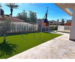 SE VENDE VILLA EN LA PLAYA DE CAMPELLO / A ESTRENAR