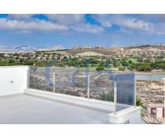 SE VENDE VILLA /CAMPO DE GOLF /A ESTRENAR /BONALBA
