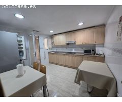 SE VENDE PISO EN PLENO CENTRO DE ALICANTE A 200 METROS DEL PUERTO