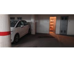 SE VENDE PLAZA DE GARAJE  CON TRASTERO EN MUY BUENA ZONA