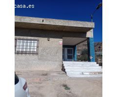 SE VENDE TERRENO CON  CASA / ZONA TRANQUILA/PARCELA DE 8.000 MTS