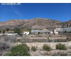 SE VENDE TERRENO CON  CASA / ZONA TRANQUILA/PARCELA DE 8.000 MTS