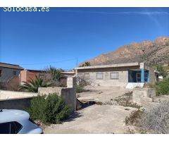 SE VENDE TERRENO CON  CASA / ZONA TRANQUILA/PARCELA DE 8.000 MTS