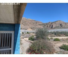 SE VENDE TERRENO CON  CASA / ZONA TRANQUILA/PARCELA DE 8.000 MTS