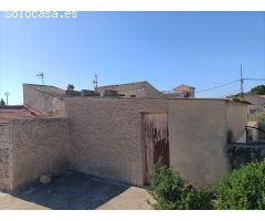 SE VENDE TERRENO CON  CASA / ZONA TRANQUILA/PARCELA DE 8.000 MTS