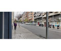 SE ALQUILA LOCAL MONTADO CON TRASPASO  EN MUY BUENA ZONA REFORMADO PÀRA TRABAJAR