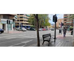 SE ALQUILA LOCAL MONTADO CON TRASPASO  EN MUY BUENA ZONA REFORMADO PÀRA TRABAJAR