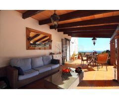 Villa de Lujo con Piscina y Vistas al Mar a Solo 10 Minutos de la Playa