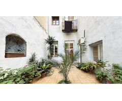 Encantador dúplex de 105 m² en finca señorial del año 1800 en pleno centro de Barcelona