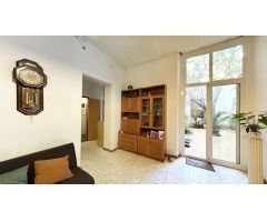 Encantador dúplex de 105 m² en finca señorial del año 1800 en pleno centro de Barcelona
