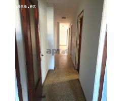 ¡Oportunidad única en el centro de Lloret de Mar! Piso amplio con mucho potencial para reformar a tu