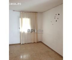 ¡Oportunidad única en el centro de Lloret de Mar! Piso amplio con mucho potencial para reformar a tu