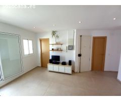 ?¡Vive al Sol en este Encantador Ático con Doble Terraza en Hospitalet, a un Paso de Barcelona!?
