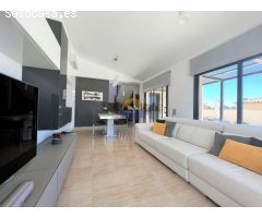 Casa moderna con piscina y garaje