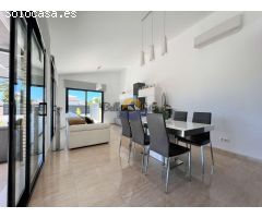 Casa moderna con piscina y garaje
