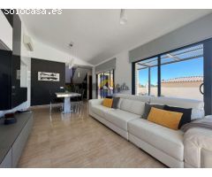 Casa moderna con piscina y garaje