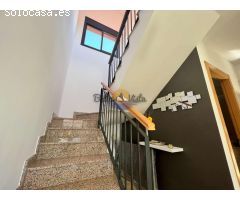 Casa moderna con piscina y garaje