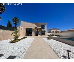 Casa moderna con piscina y garaje
