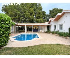 Casa individual con piscina