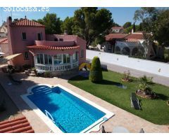 Casa individual con piscina