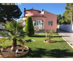 Casa individual con piscina