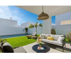 VILLA DE OBRA NUEVA, CON 3 HABITACIONES Y PISCINA, A 300m DE LA PLAYA, EN MAR DE CRISTAL, MURCIA.