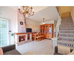 ACOGEDOR DÚPLEX DE 2 HABITACIONES, 2 BAÑOS Y JARDÍN. EN LOS ALCÁZARES, MURCIA