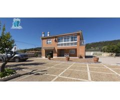 SE VENDE PRECIOSO CHALET EN SIERRA DE FUENTES