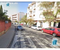 Se alquila local en zona Colón