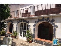 SE VENDE CASA CON PATIO EN MADROÑERA