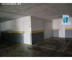 Se alquila plaza de garaje y 2 trasteros