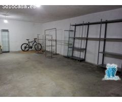 Se alquila plaza de garaje y 2 trasteros