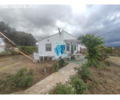 SE VENDE CASA DE CAMPO EN ZONA CARRETERA DE BADAJOZ