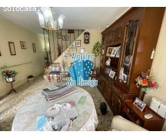 SE VENDE CASA EN ZONA ALDEA MORET