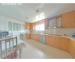 Chalet con piscina y con gran garaje