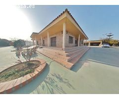 Precioso chalet con finca rústica ubicado en Santa Oliva.  RESERVADO
