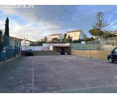 Terreno muy céntrico con garaje y piscina
