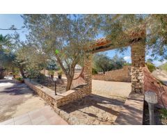 FINCA RUSTICA CON CHALET DE LUJO EN LOS MONTESINOS