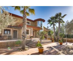FINCA RUSTICA CON CHALET DE LUJO EN LOS MONTESINOS