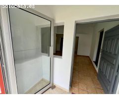 Venta de finca con viviendas y terrenos en Moya