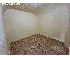 Venta de finca con viviendas y terrenos en Moya