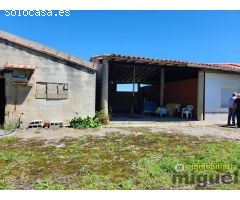 Se vende casa de campo, cuadra y garaje, con amplia parcela, en Val de San Vicente