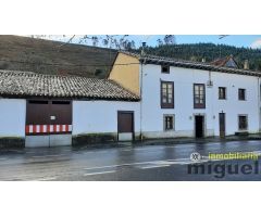 Se vende conjunto de casa, cuadra y pajar para reformar en Unquera, Val de San Vicente.