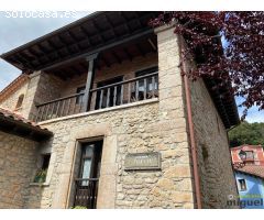 Se vende gran casona funcionando como hotel en Alevia, Peñamellera Baja (V2434)